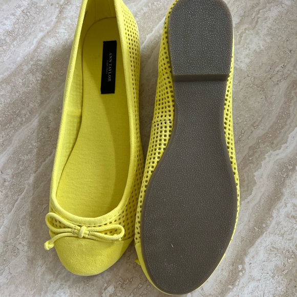 Ann Taylor Yellow Suede Ballet Flat with Bow
Size: 6.5 . New in box, never open - Picture 4 of 17